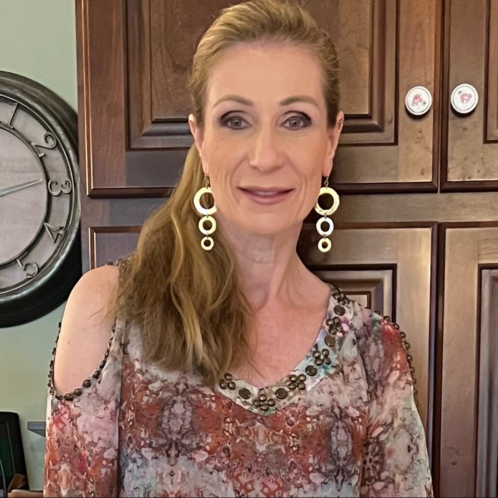 Meet your Posher, Angela